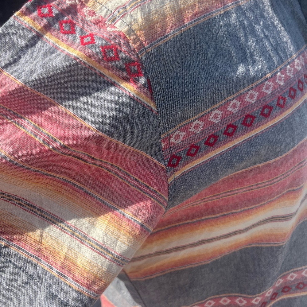 Lost 100% cotton Size Large short shelve button down. - Picture 5 of 8